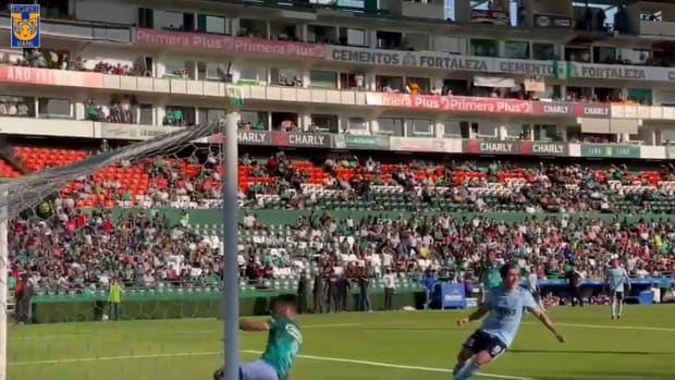 Gignac's smart finish vs León